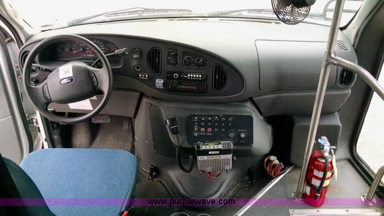 image for item AW9048 2006 Ford E350 Super Duty Aerolite van