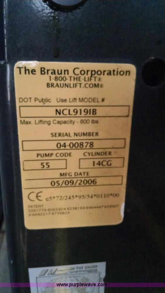 image for item AW9048 2006 Ford E350 Super Duty Aerolite van