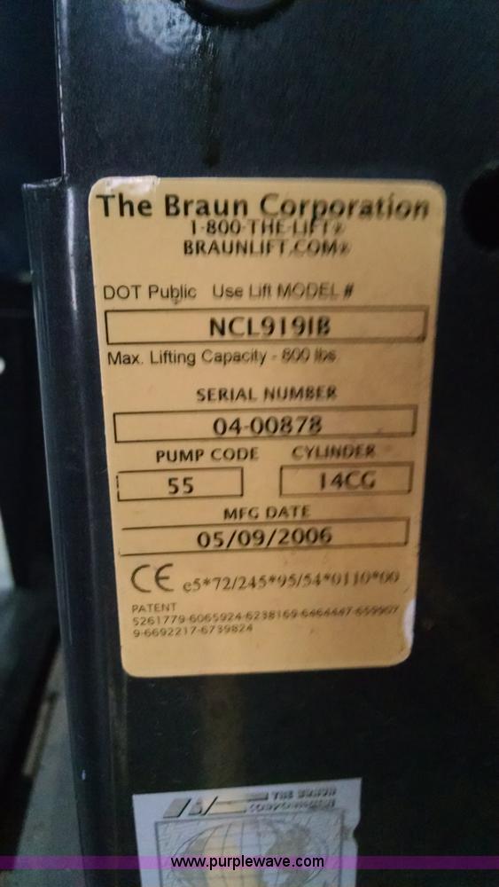 image for item AW9048 2006 Ford E350 Super Duty Aerolite van