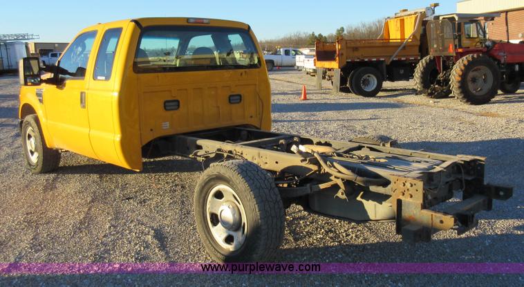image for item AW9096 2008 Ford F350 SuperCab cab and chassis