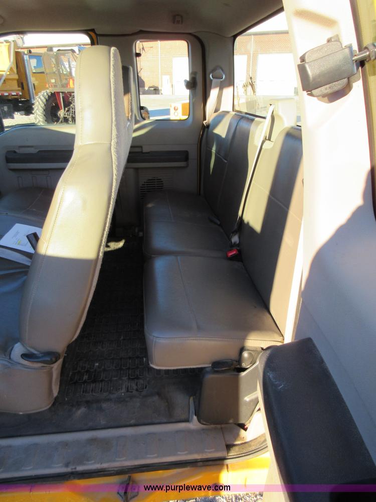 image for item AW9096 2008 Ford F350 SuperCab cab and chassis