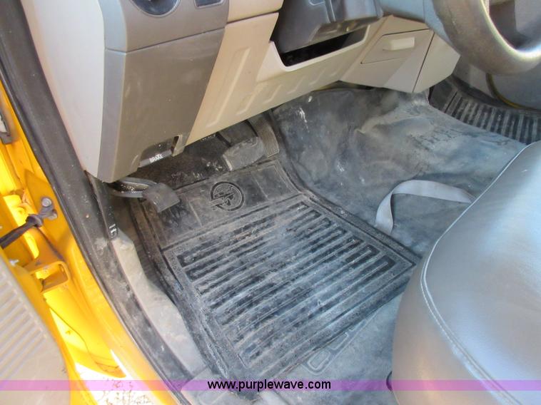 image for item AW9096 2008 Ford F350 SuperCab cab and chassis