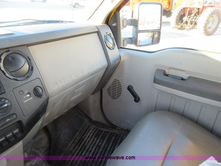 image for item AW9096 2008 Ford F350 SuperCab cab and chassis