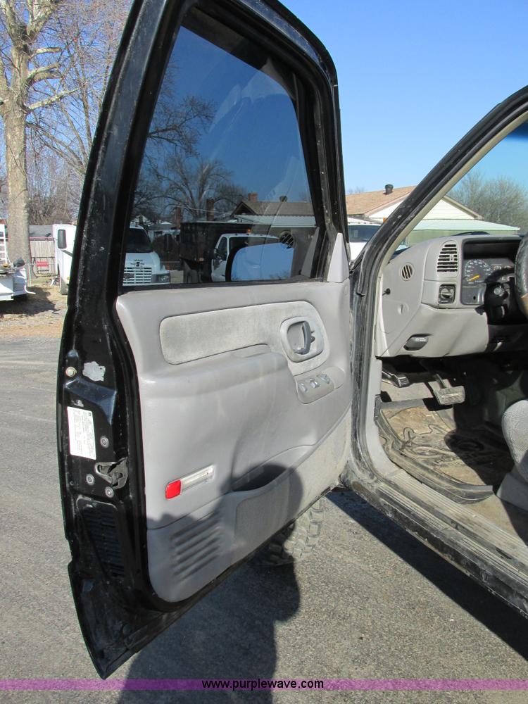 image for item AW9773 1997 Chevrolet 1500 Z71 Ext. Cab pickup truck