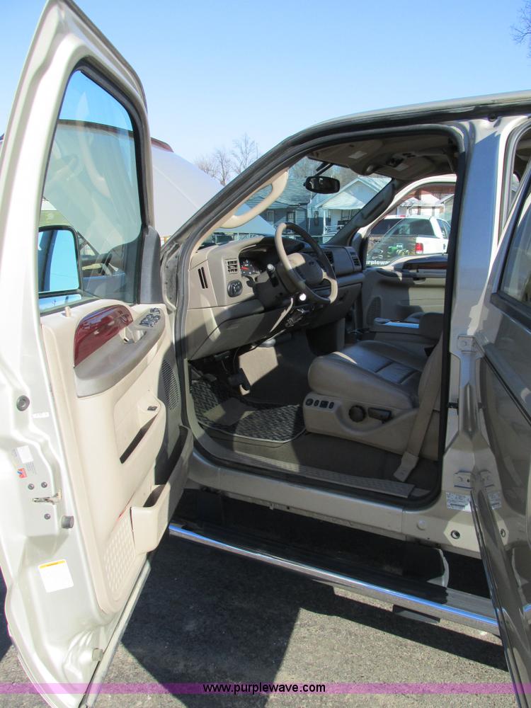 image for item AW9775 2004 Ford Excursion Limited SUV