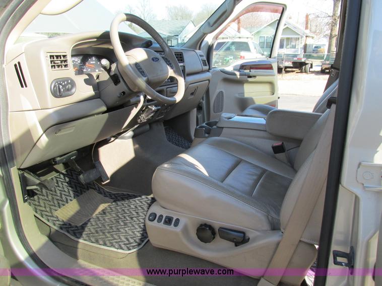 image for item AW9775 2004 Ford Excursion Limited SUV