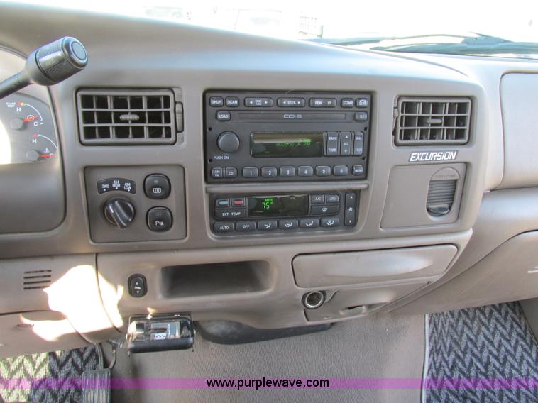 image for item AW9775 2004 Ford Excursion Limited SUV