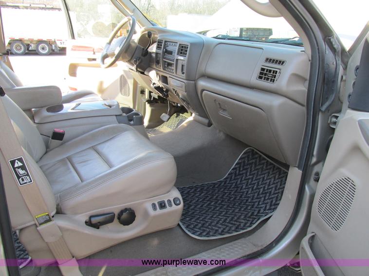 image for item AW9775 2004 Ford Excursion Limited SUV