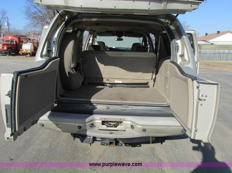 image for item AW9775 2004 Ford Excursion Limited SUV