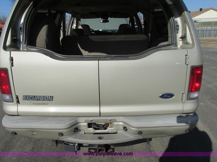 image for item AW9775 2004 Ford Excursion Limited SUV