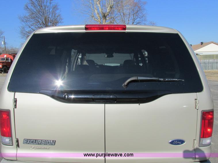 image for item AW9775 2004 Ford Excursion Limited SUV
