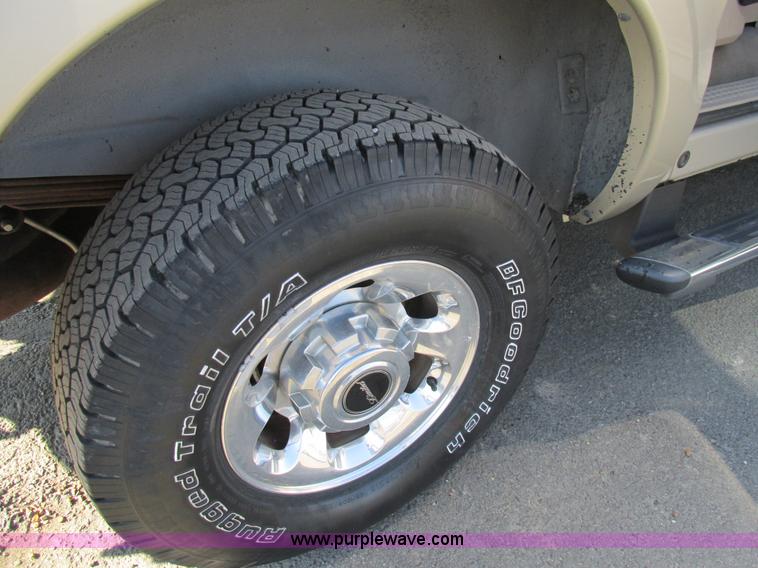 image for item AW9775 2004 Ford Excursion Limited SUV