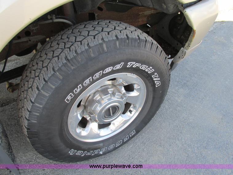 image for item AW9775 2004 Ford Excursion Limited SUV