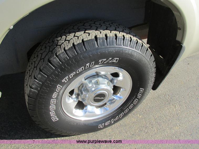 image for item AW9775 2004 Ford Excursion Limited SUV