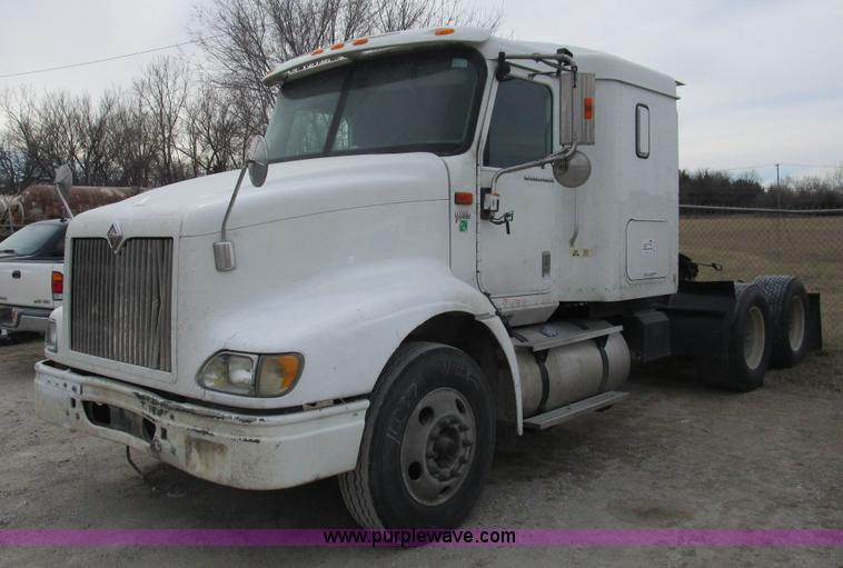 image for item D2299 2007 International 9200i semi truck
