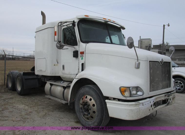image for item D2299 2007 International 9200i semi truck