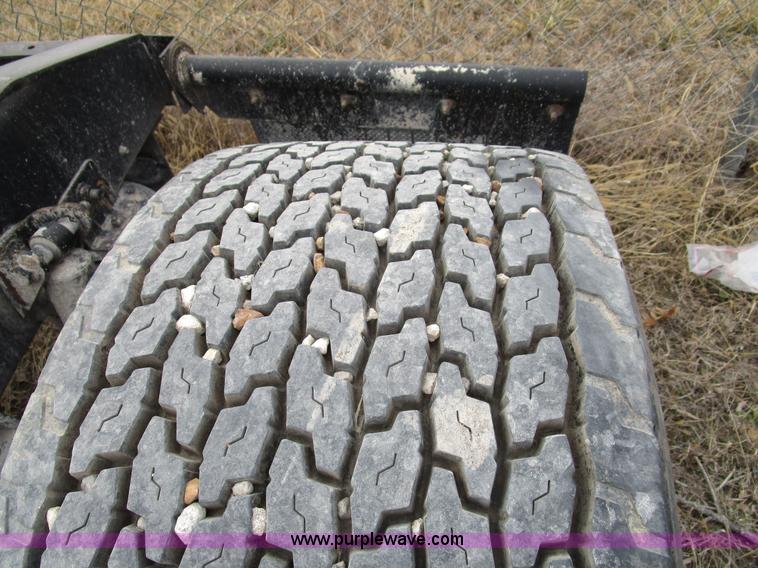 image for item D2299 2007 International 9200i semi truck