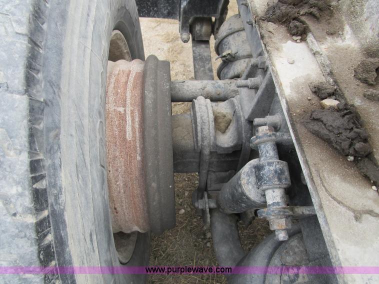 image for item D2299 2007 International 9200i semi truck