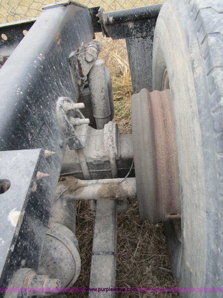 image for item D2299 2007 International 9200i semi truck