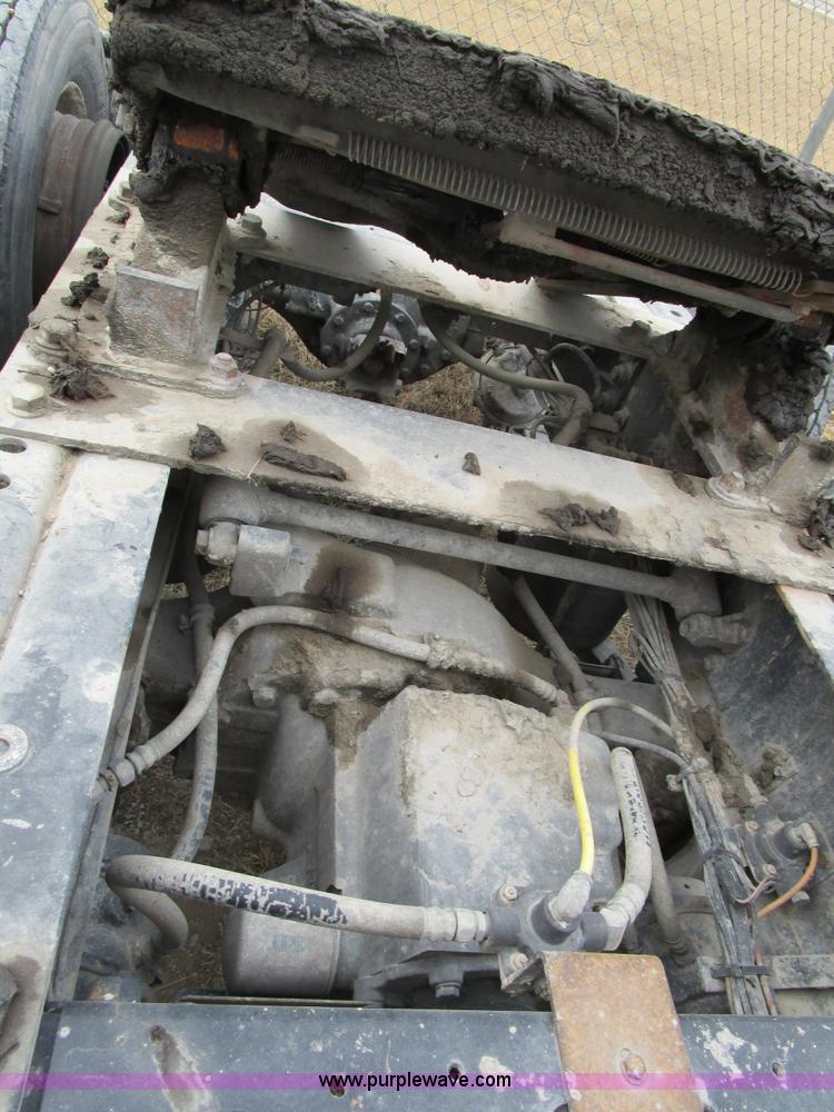 image for item D2299 2007 International 9200i semi truck