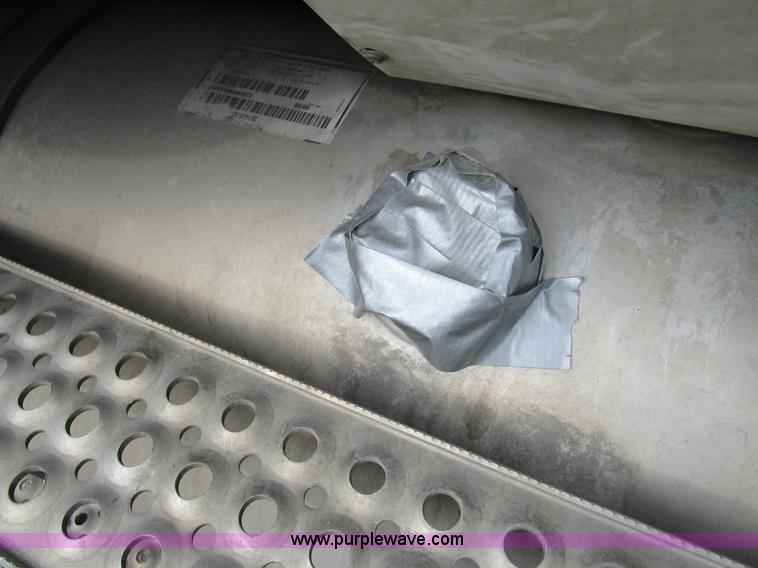 image for item D2299 2007 International 9200i semi truck