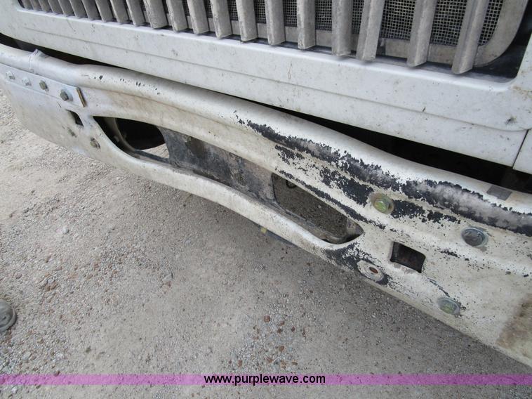 image for item D2299 2007 International 9200i semi truck