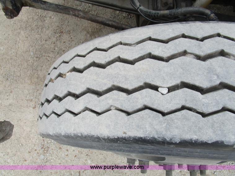 image for item D2299 2007 International 9200i semi truck