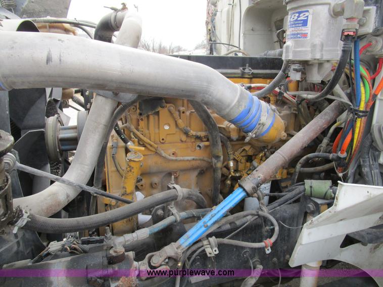 image for item D2299 2007 International 9200i semi truck