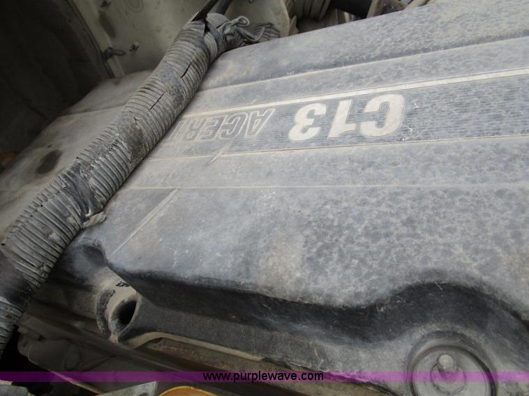 image for item D2299 2007 International 9200i semi truck