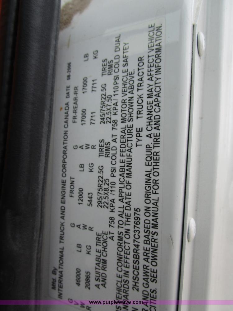 image for item D2299 2007 International 9200i semi truck