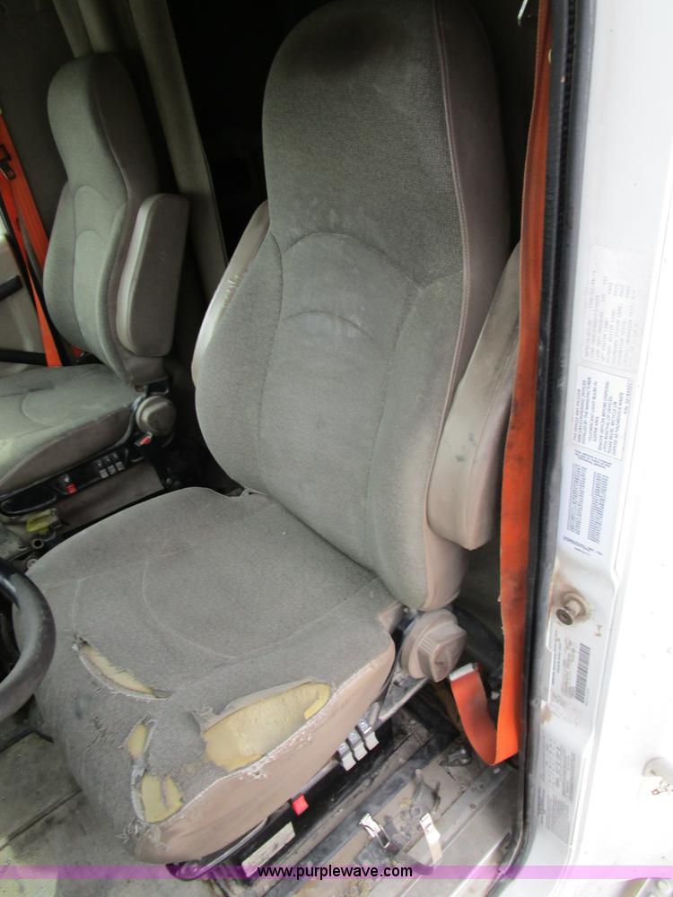 image for item D2299 2007 International 9200i semi truck