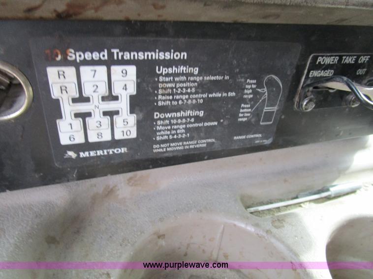 image for item D2299 2007 International 9200i semi truck