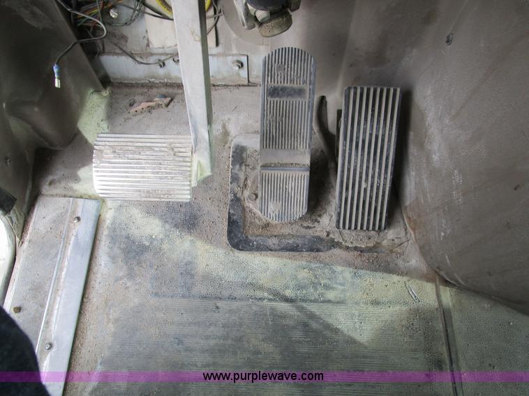 image for item D2299 2007 International 9200i semi truck