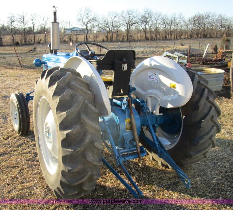 image for item D2319 1976 Ford 3600 tractor