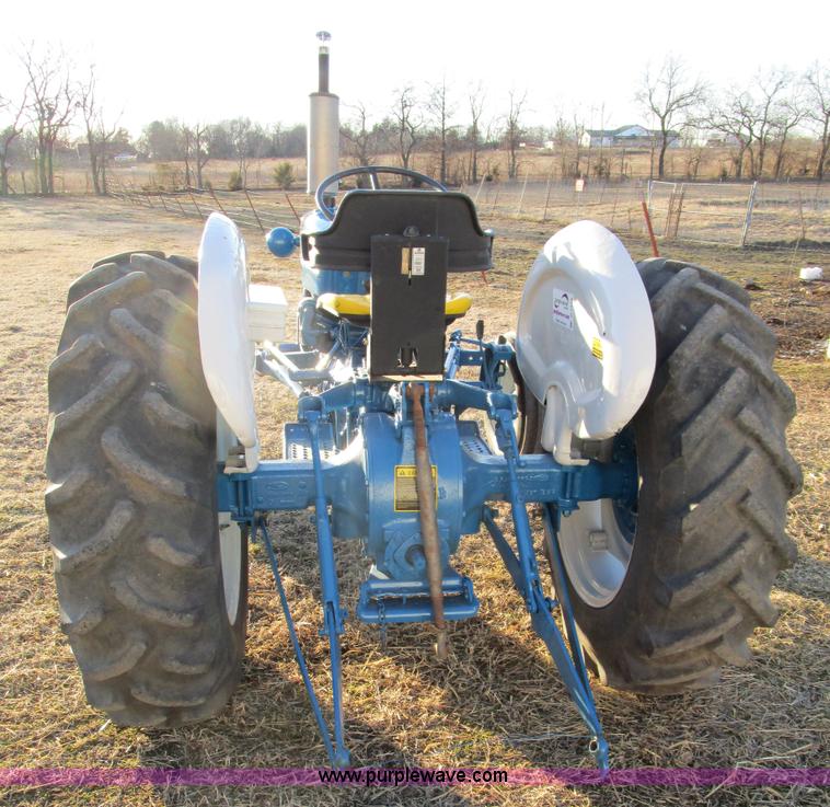 image for item D2319 1976 Ford 3600 tractor