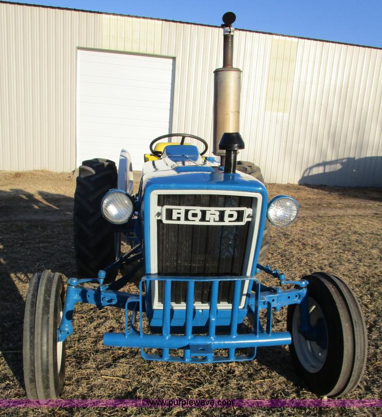 image for item D2319 1976 Ford 3600 tractor