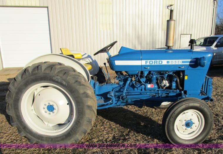 image for item D2319 1976 Ford 3600 tractor