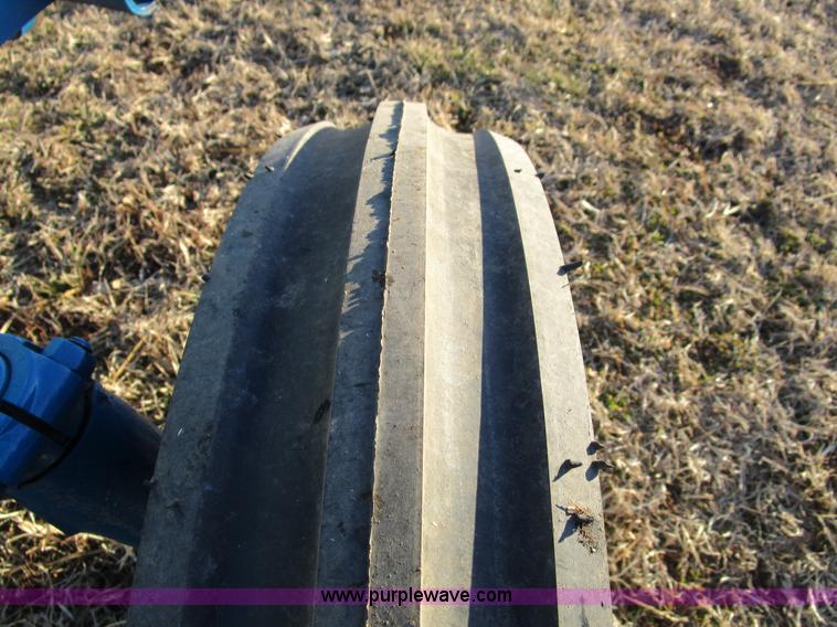 image for item D2319 1976 Ford 3600 tractor