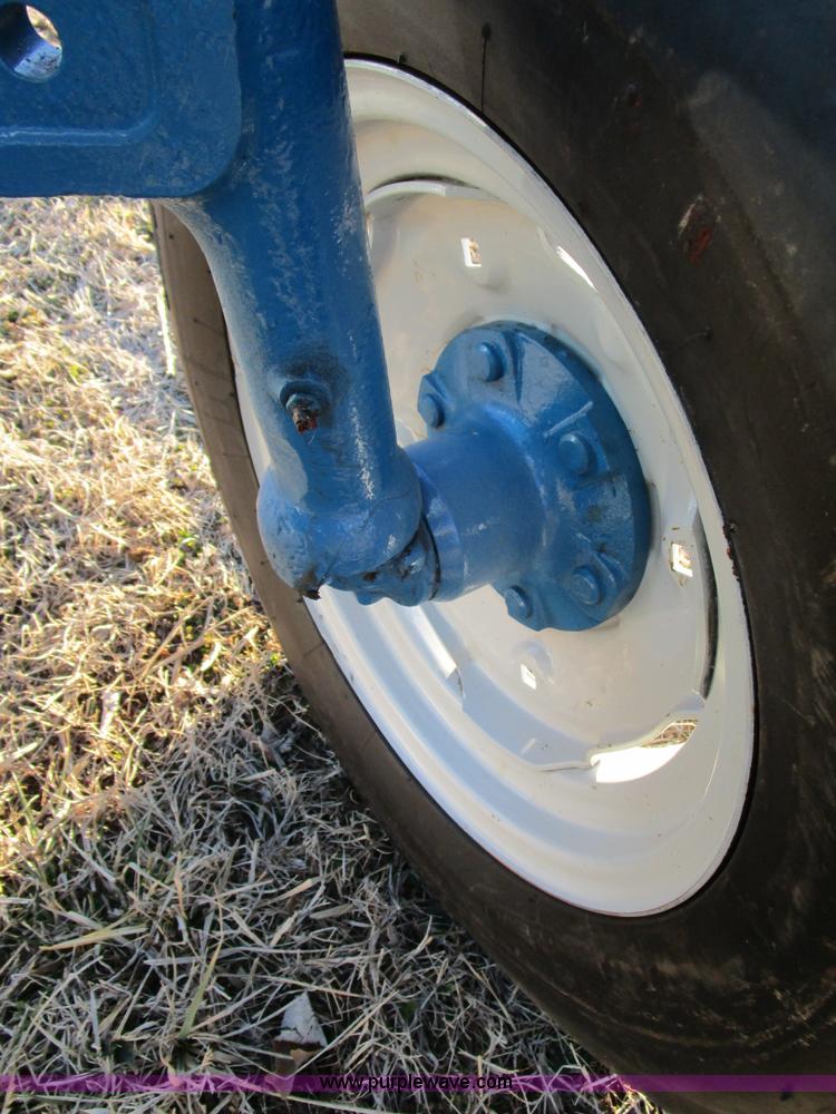 image for item D2319 1976 Ford 3600 tractor