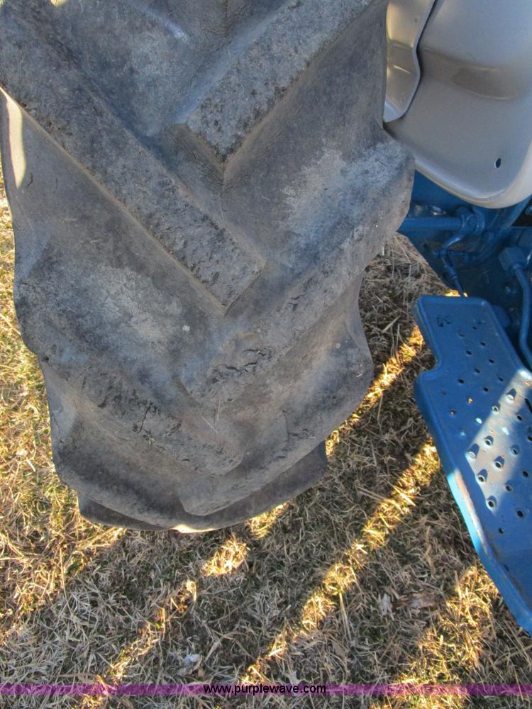image for item D2319 1976 Ford 3600 tractor