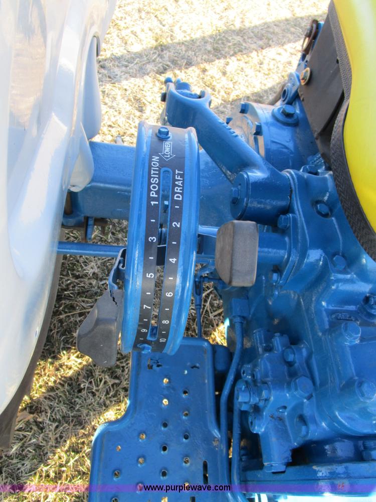 image for item D2319 1976 Ford 3600 tractor