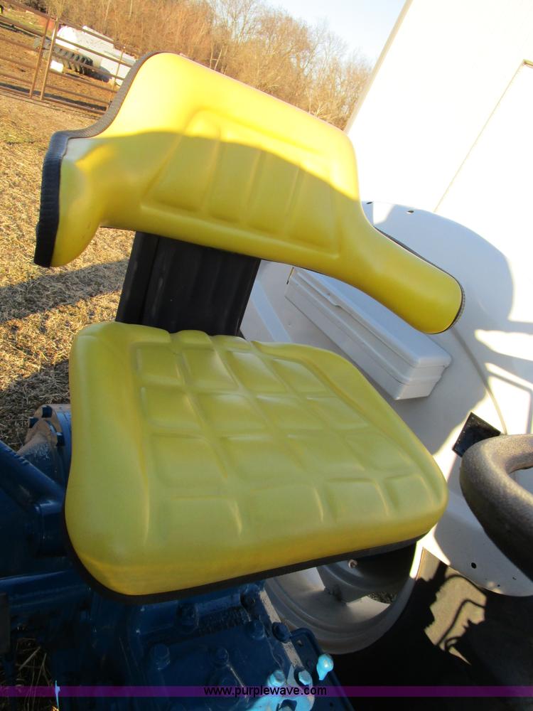 image for item D2319 1976 Ford 3600 tractor