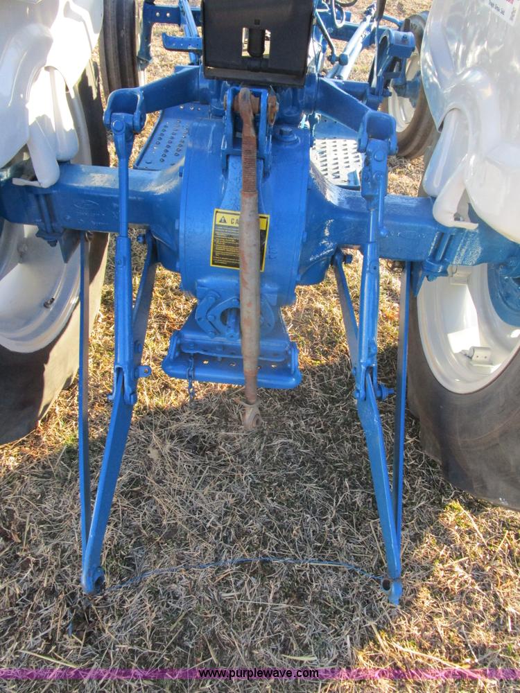 image for item D2319 1976 Ford 3600 tractor