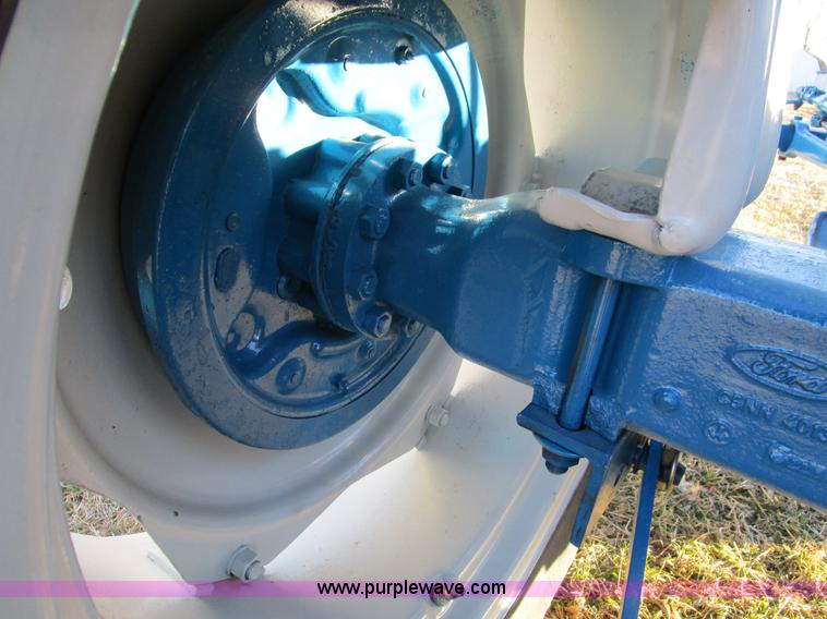 image for item D2319 1976 Ford 3600 tractor