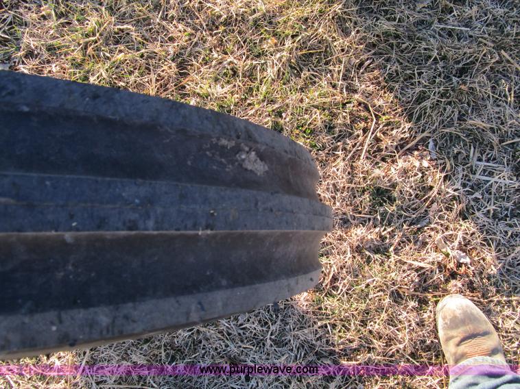 image for item D2319 1976 Ford 3600 tractor