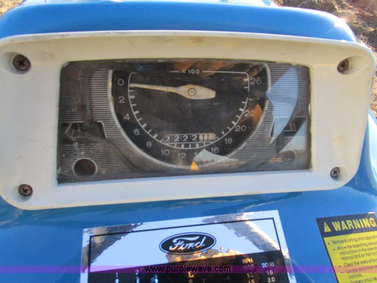 image for item D2319 1976 Ford 3600 tractor