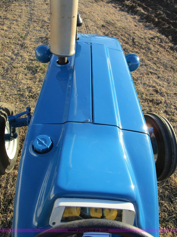 image for item D2319 1976 Ford 3600 tractor