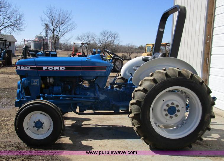 image for item D2322 Ford 2910 tractor