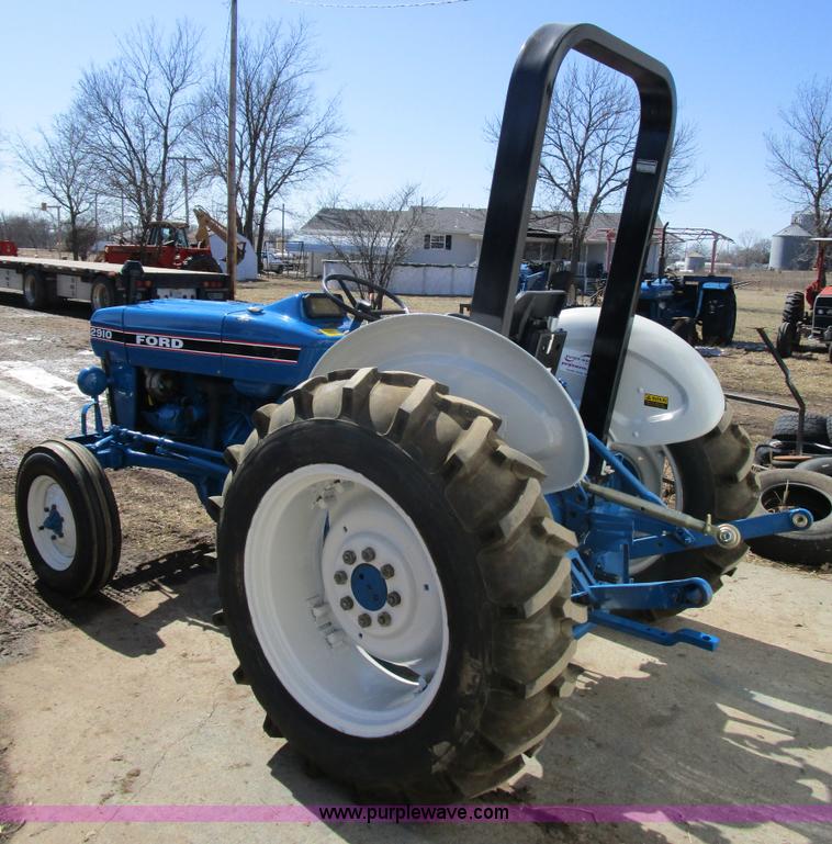 image for item D2322 Ford 2910 tractor