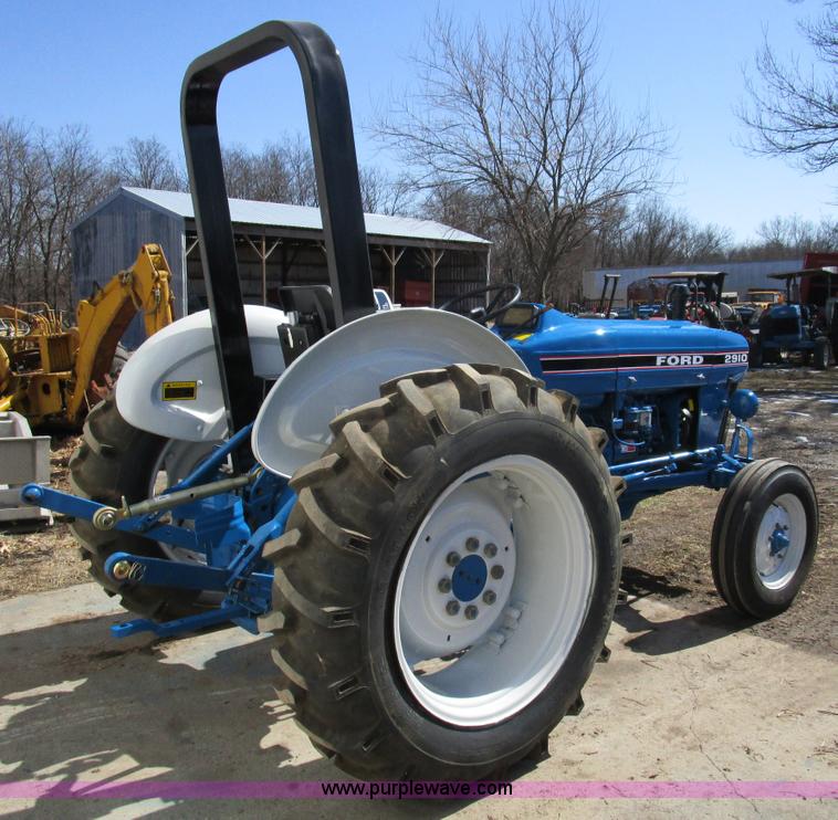 image for item D2322 Ford 2910 tractor